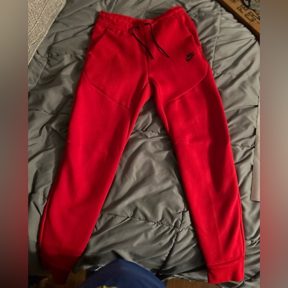Nike Tech Red Jogger Sz Small - Picture 1 of 3